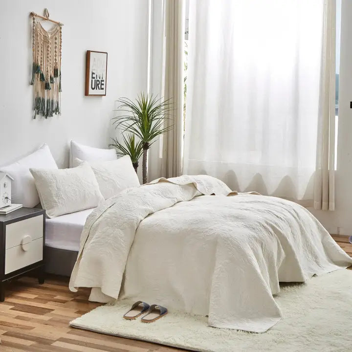 Vanilla Cream Cotton Quilt Set | Queen Ivory Paisley Matelassé
