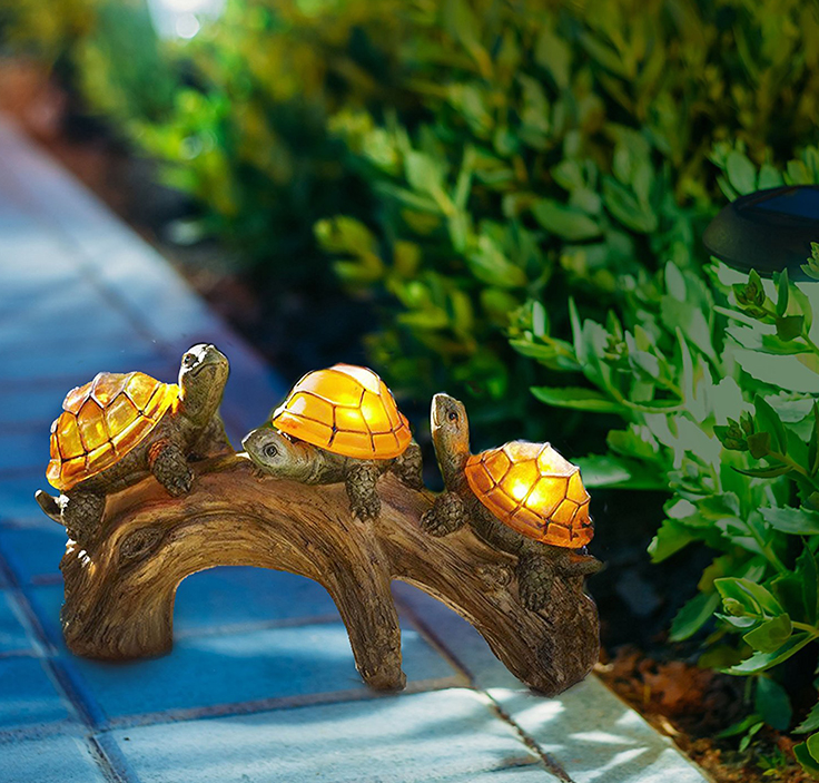 Turtles on a Log Solar Garden Light