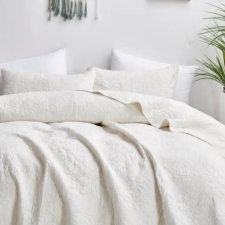 Vanilla Cream Cotton Quilt Set | Queen Ivory Paisley Matelassé