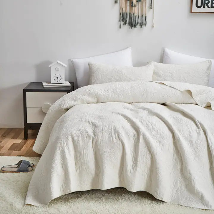 Vanilla Cream Cotton Quilt Set | Queen Ivory Paisley Matelassé